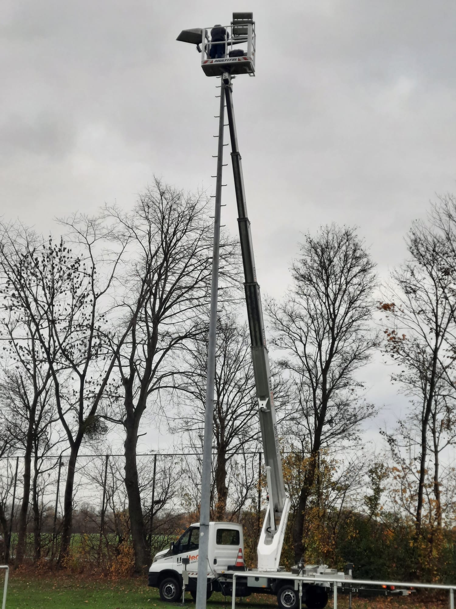 Read more about the article Wir stellen auf LED-Flutlicht um