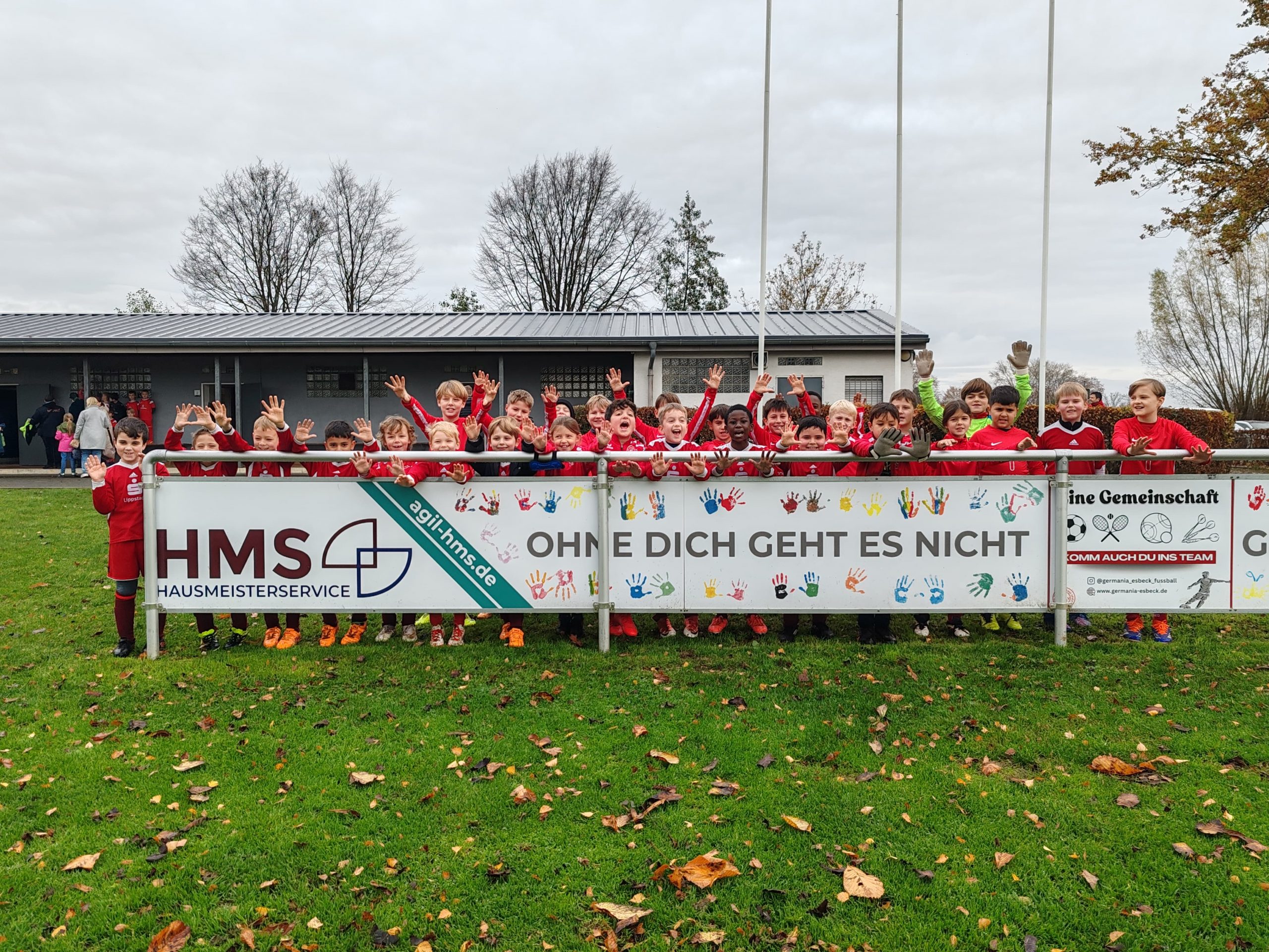 Read more about the article Diese Bandenwerbung ist ein Hingucker – und echte „Esbecker Handarbeit