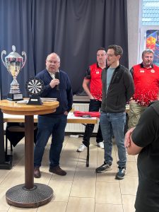 Read more about the article Ehrung für Marcus Naber beim Dart-Turnier